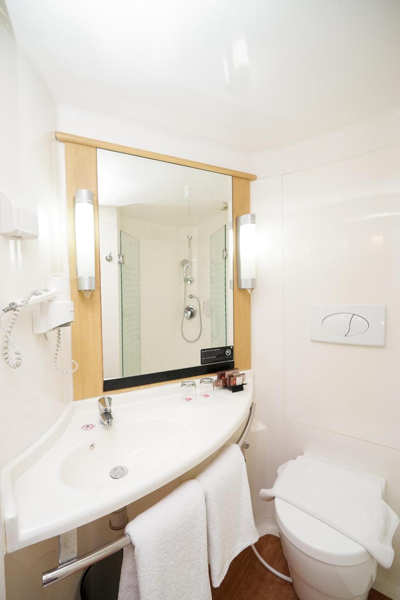 Ibis Jakarta Senen Exterior photo