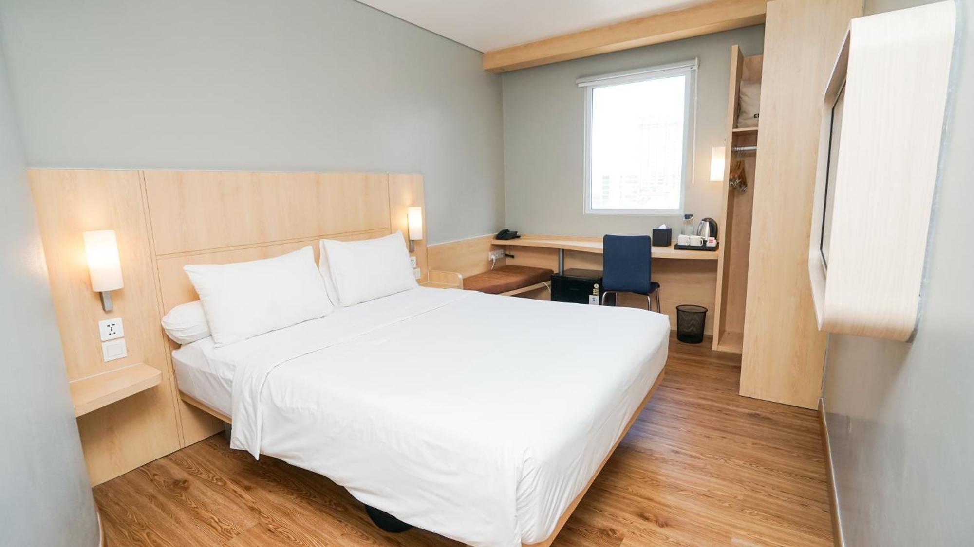 Ibis Jakarta Senen Exterior photo