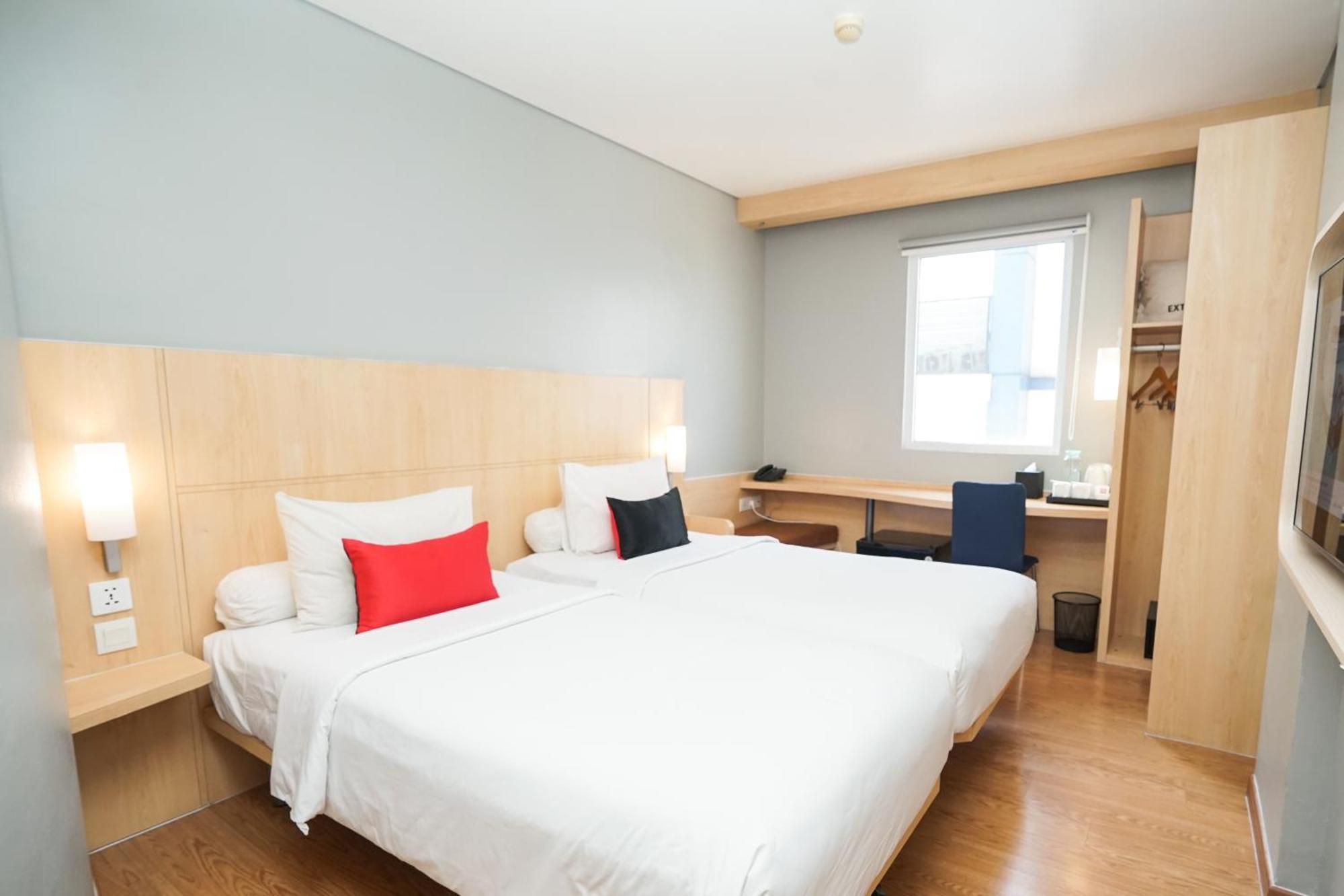 Ibis Jakarta Senen Exterior photo