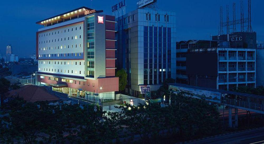 Ibis Jakarta Senen Exterior photo