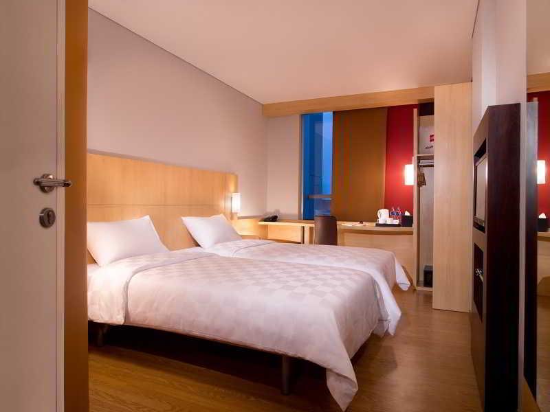 Ibis Jakarta Senen Exterior photo