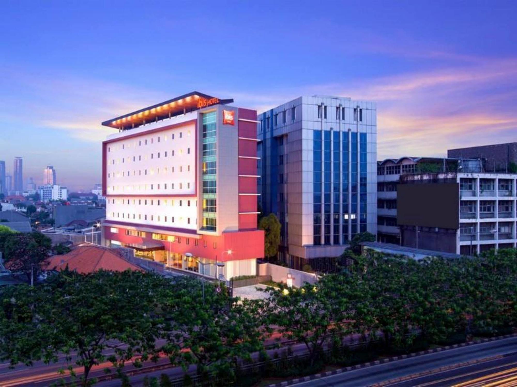 Ibis Jakarta Senen Exterior photo