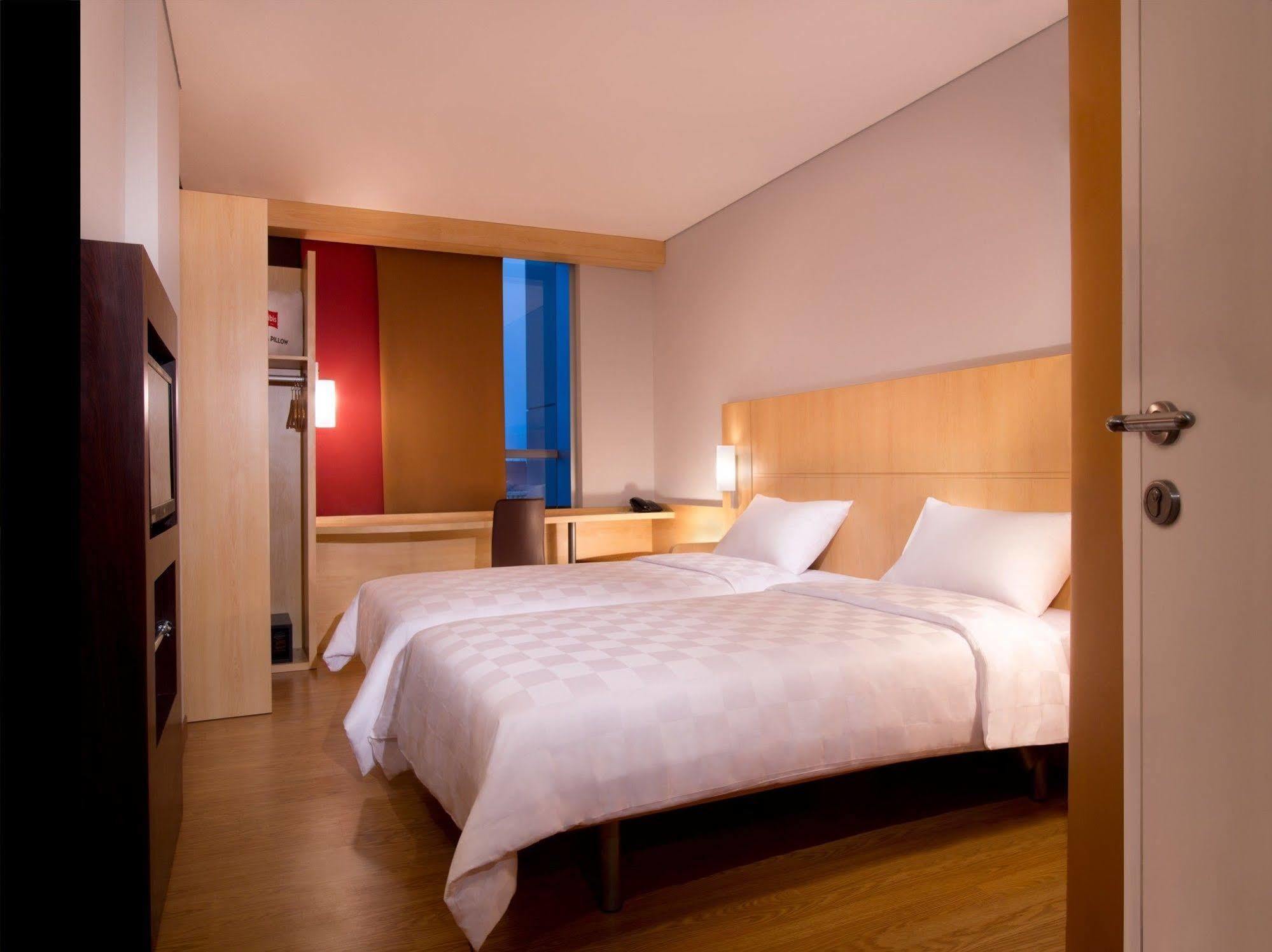 Ibis Jakarta Senen Exterior photo