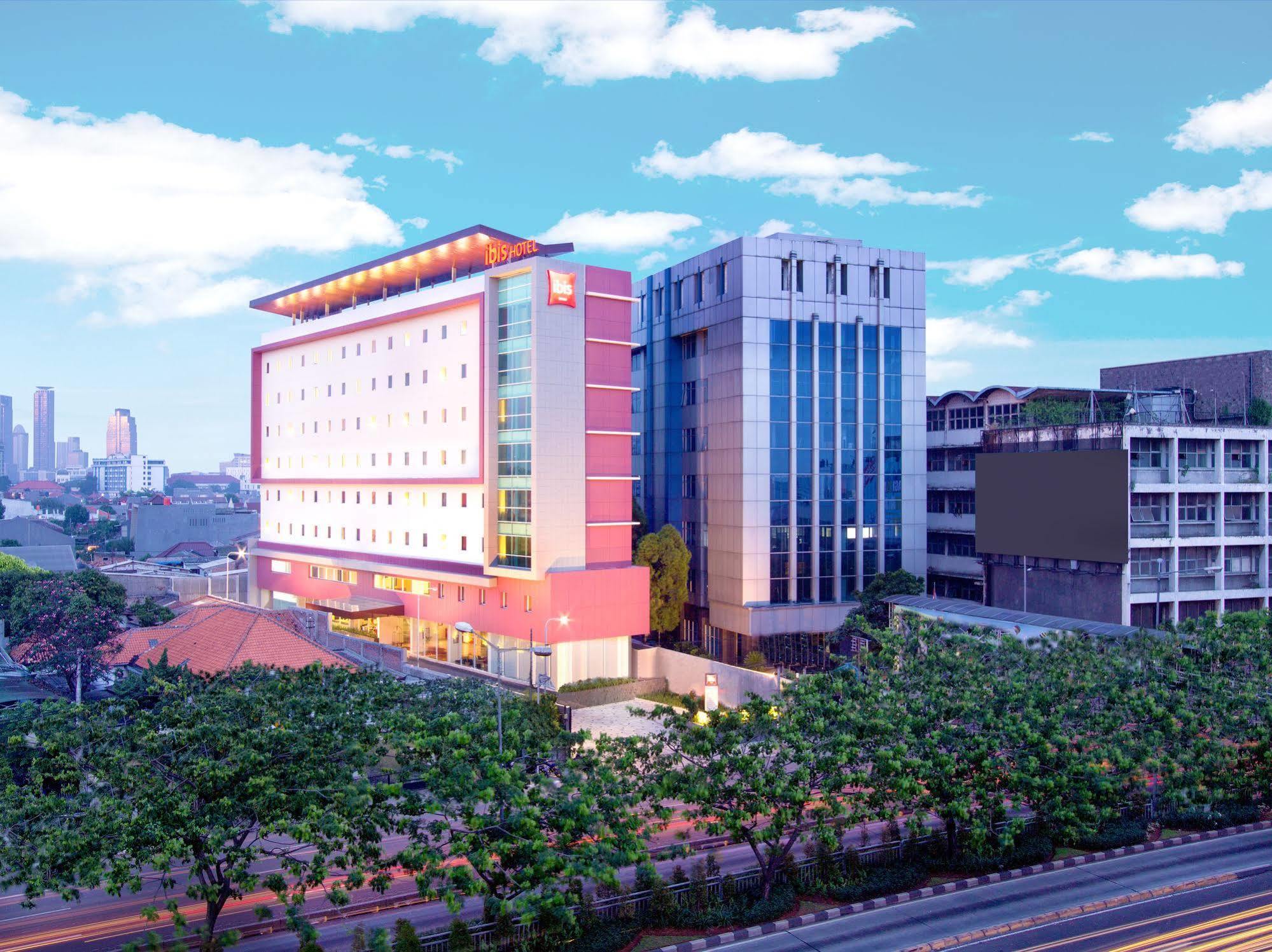 Ibis Jakarta Senen Exterior photo
