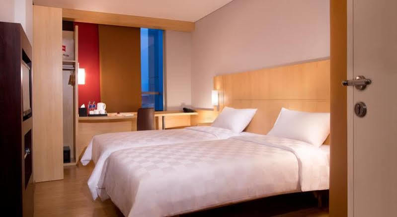 Ibis Jakarta Senen Exterior photo